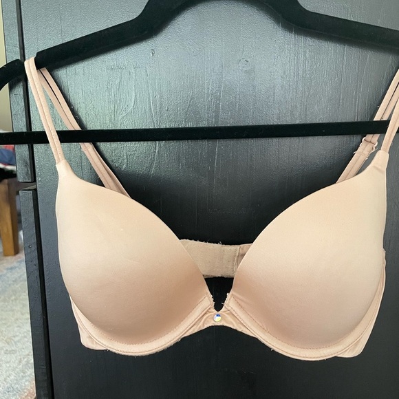 Victoria’s Secret Very Sexy Push-Up, Nude Bra, 32D - Picture 1 of 4